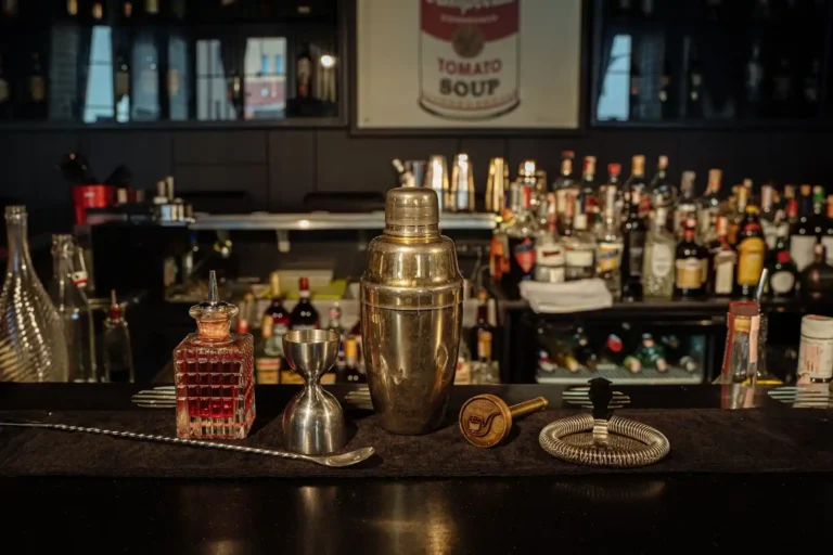Bar à cocktails maison : par quoi commencer pour bien débuter
