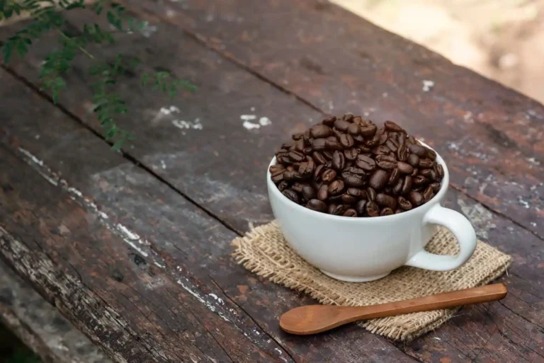 Café en A : americano, allongé, arabica, comment s&rsquo;y retrouver