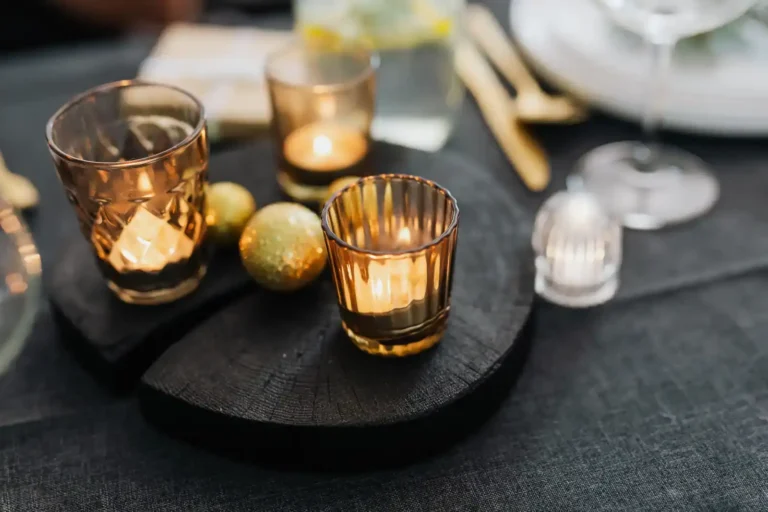 Décoration de table du Nouvel An : une table qui tient la soirée