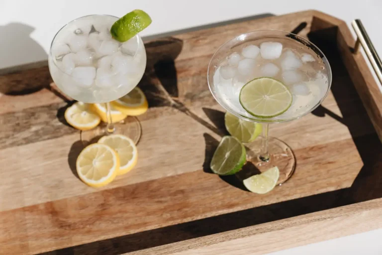 Cocktails vodka : une base neutre, et ce qu&rsquo;elle exige du verre