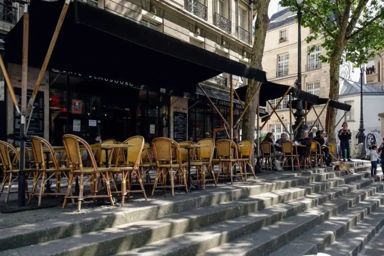 Café de Flore : ce que l&rsquo;histoire raconte, ce que la carte confirme