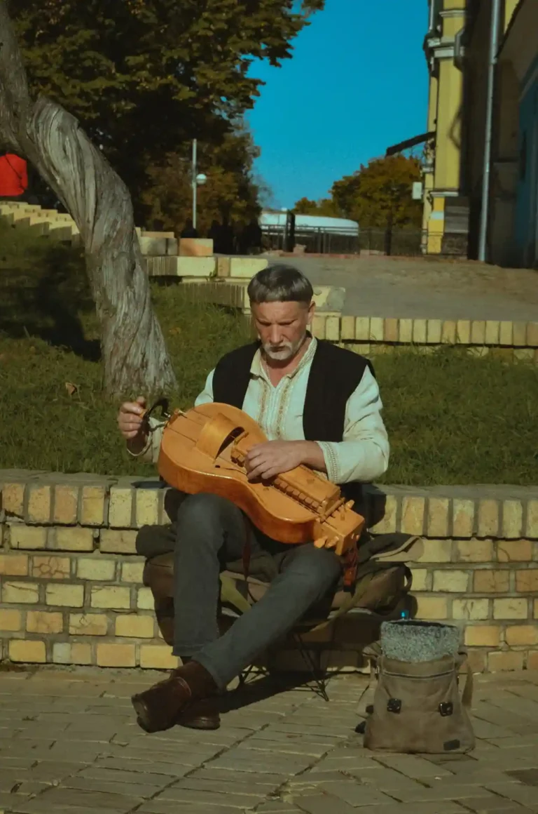 Vielle à roue : comment fonctionne cet instrument traditionnel